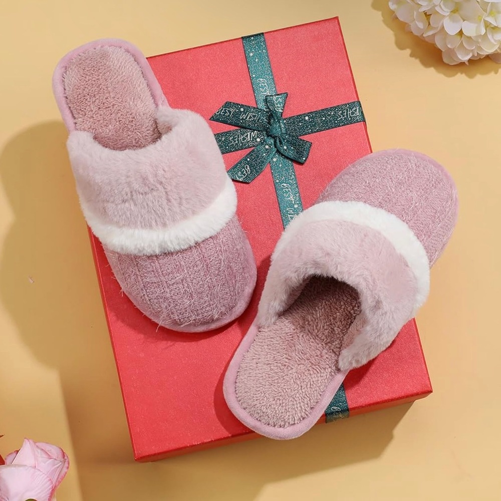 Slippers - Picture 4 of 4